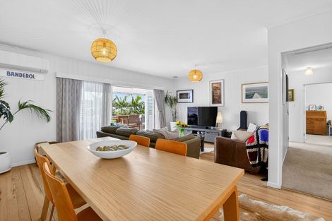 Photo of property in 2/35 Rangitoto Terrace, Milford, Auckland, 0620