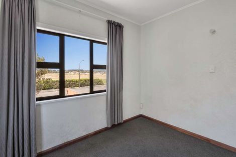 Photo of property in 27 Jackson Street, College Estate, Whanganui, 4500