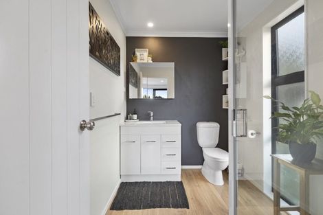 Photo of property in 338 Valley Road, Colyton, Feilding, 4775