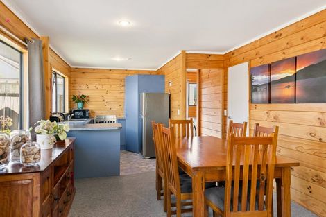 Photo of property in 104 Apu Crescent, Lyall Bay, Wellington, 6022