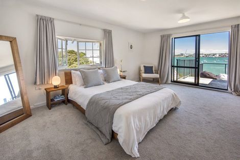 Photo of property in 5 Stanley Point Road, Stanley Point, Auckland, 0624