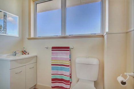 Photo of property in 19 Marine Parade South, Foxton Beach, Foxton, 4815