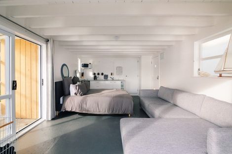 Photo of property in 18c Trevor Terrace, Paremata, Porirua, 5024