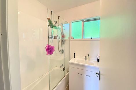 Photo of property in 27 Malters Place, Browns Bay, Auckland, 0630