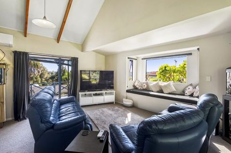 Photo of property in 14 Emery Grove, Bayview, Auckland, 0629