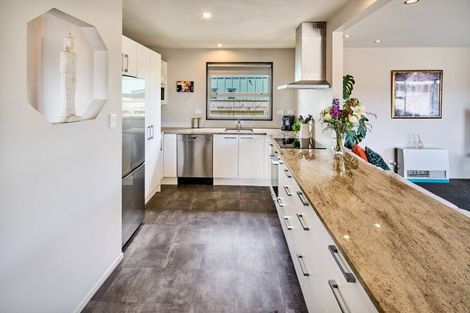 Photo of property in 104 Renown Road, Raumati South, Paraparaumu, 5032