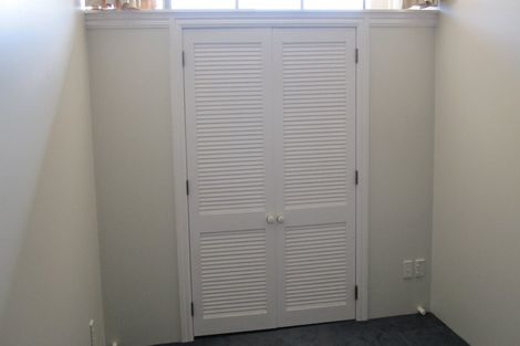 Photo of property in Endeavour Apartments, 13/125 Thorndon Quay, Pipitea, Wellington, 6011