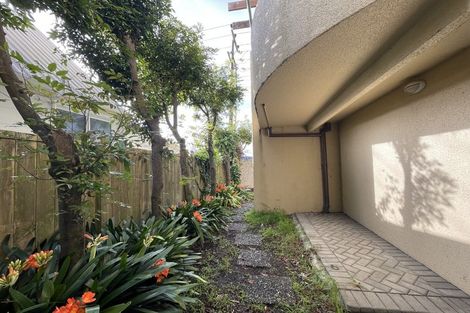 Photo of property in 14/19 Ocean View Road, Hillcrest, Auckland, 0627