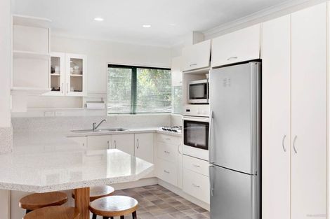 Photo of property in 15 Ryehill Close, New Lynn, Auckland, 0600