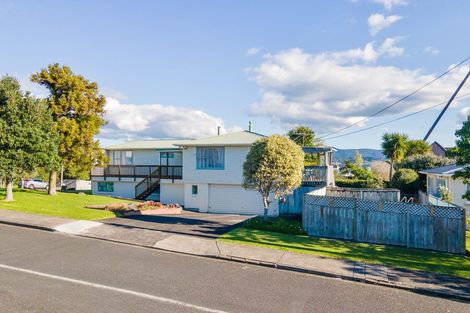 Photo of property in 18 Lavelle Road, Henderson, Auckland, 0612