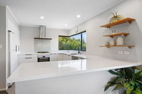 Photo of property in 9 Sandel Rise, Merrilands, New Plymouth, 4312