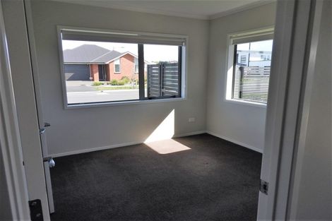 Photo of property in 40 Te Whenu Crescent, Marshland, Christchurch, 8083