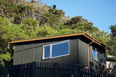 Photo of property in 203 Houghton Bay Road, Houghton Bay, Wellington, 6023
