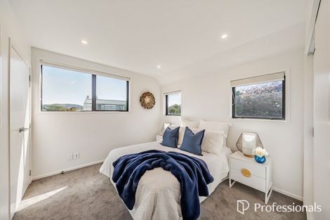 Photo of property in 2/97 Whites Line East, Waiwhetu, Lower Hutt, 5010