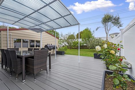 Photo of property in 80 Taikata Road, Te Atatu Peninsula, Auckland, 0610