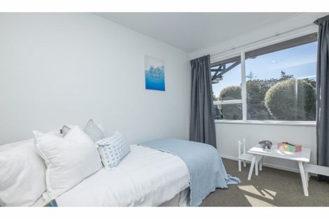 Photo of property in 12 Rosanna Place, Aranui, Christchurch, 8061