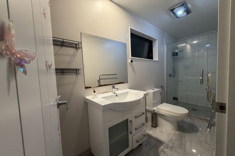 Photo of property in 43 Redoubt Road, Goodwood Heights, Auckland, 2105