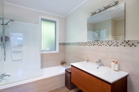 Photo of property in 29 Hyde Road, Rothesay Bay, Auckland, 0630