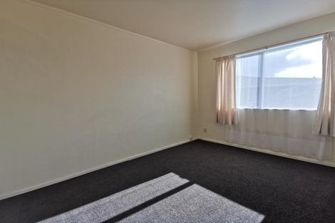 Photo of property in 2a Colchester Crescent, Newlands, Wellington, 6037