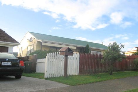 Photo of property in 25 Saint Aidans Way, Tawa, Wellington, 5028