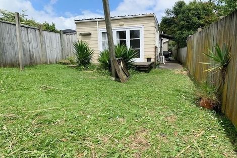 Photo of property in 11 Netherlands Avenue, Kelston, Auckland, 0602