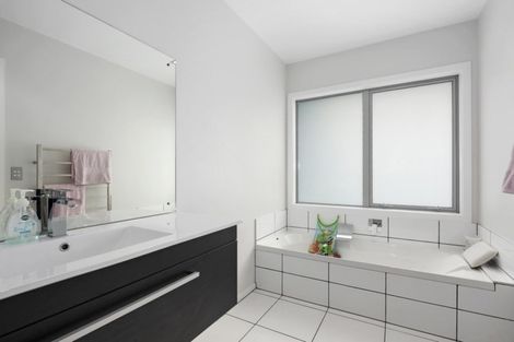 Photo of property in 21 Cosgrove Rise, Riverstone Terraces, Upper Hutt, 5018