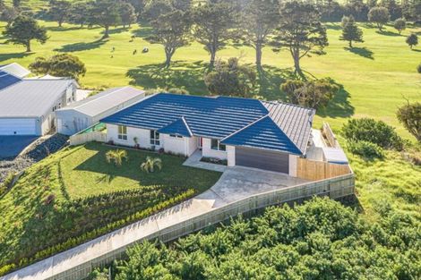 Photo of property in 37 Golf Vue Place, Castlecliff, Whanganui, 4501