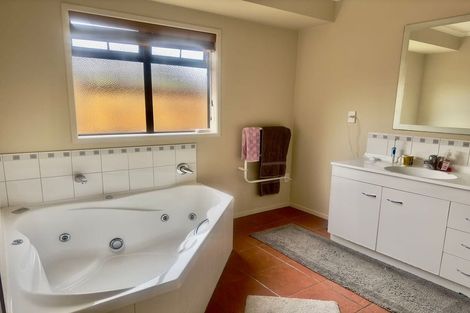 Photo of property in 16 Hawkridge Rise, Huntington, Hamilton, 3210