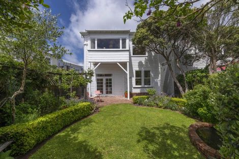 Photo of property in 2 North Terrace, Kelburn, Wellington, 6012