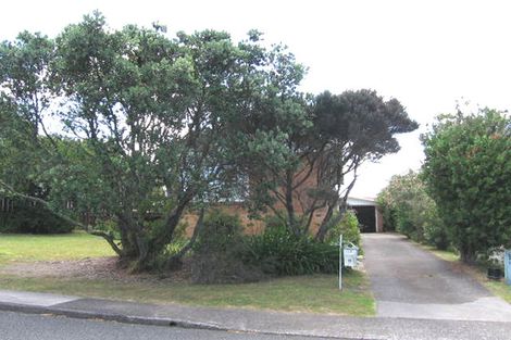 Photo of property in 13 Cockayne Crescent, Sunnynook, Auckland, 0620