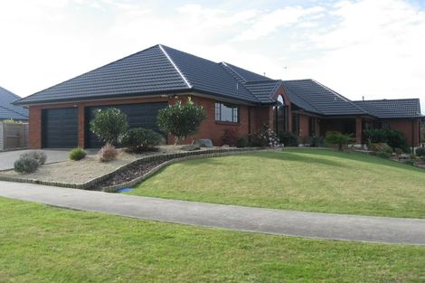 Photo of property in 54 Cashmere Drive, Fitzherbert, Palmerston North, 4410