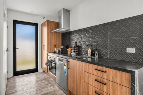 Photo of property in 4 Banks Street, Marfell, New Plymouth, 4310