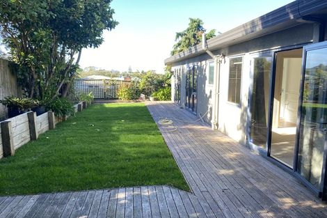Photo of property in 2/18 Teal Crescent, Beach Haven, Auckland, 0626