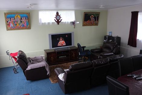 Photo of property in 8 Romney Place, Manurewa, Auckland, 2102