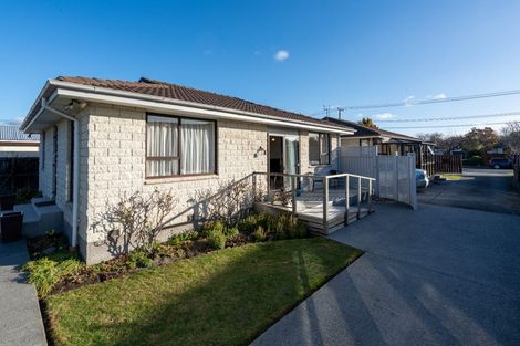 Photo of property in 2/208 Grimseys Road, Redwood, Christchurch, 8051
