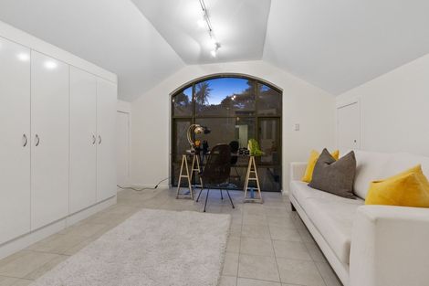 Photo of property in 9 The Knoll, Greenhithe, Auckland, 0632