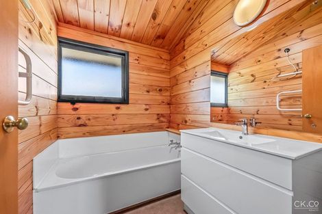 Photo of property in 19 Seymour Grove, Kingsley Heights, Upper Hutt, 5018