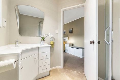 Photo of property in 68 Holyoake Place, Chatswood, Auckland, 0626