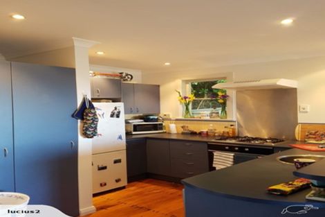 Photo of property in 77 Maungaraki Road, Korokoro, Lower Hutt, 5012