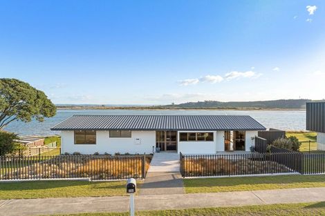Photo of property in 690 Pukehina Parade, Pukehina, Te Puke, 3189