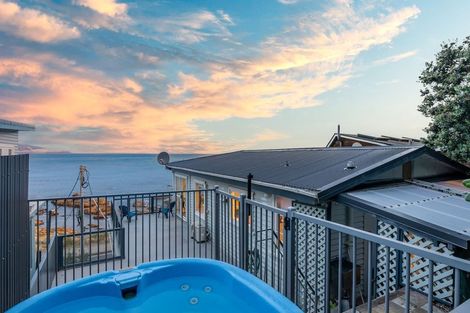 Photo of property in 148 The Esplanade, Houghton Bay, Wellington, 6023