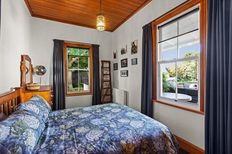 Photo of property in 1 Roslyn Road, Bluff Hill, Napier, 4110