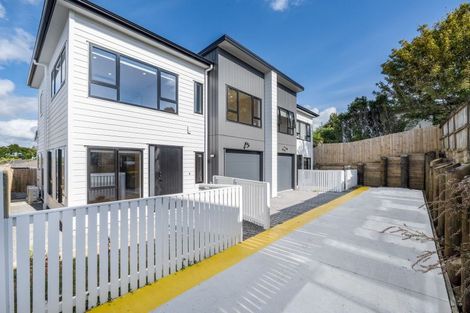 Photo of property in 43d Mirrabooka Avenue, Botany Downs, Auckland, 2010