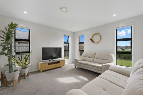 Photo of property in 28 Piata Street, Papamoa Beach, Papamoa, 3118