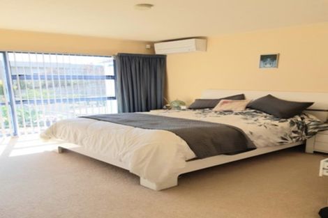 Photo of property in 25 Mallard Place, Unsworth Heights, Auckland, 0632