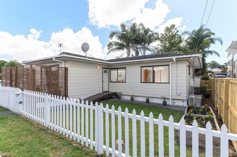 Photo of property in 2/18 Gloria Avenue, Te Atatu Peninsula, Auckland, 0610