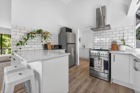 Photo of property in 2/31 Verran Road, Birkenhead, Auckland, 0626