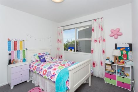 Photo of property in 4 Saint Remy Lane, Redcliffs, Christchurch, 8081