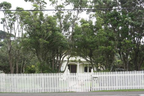 Photo of property in 7 Glanmire Road, Newlands, Wellington, 6037