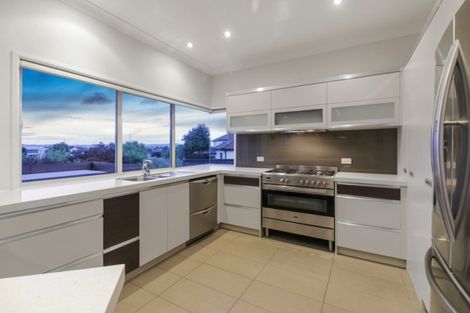 Photo of property in 9 Corsica Way, Karaka, Papakura, 2113